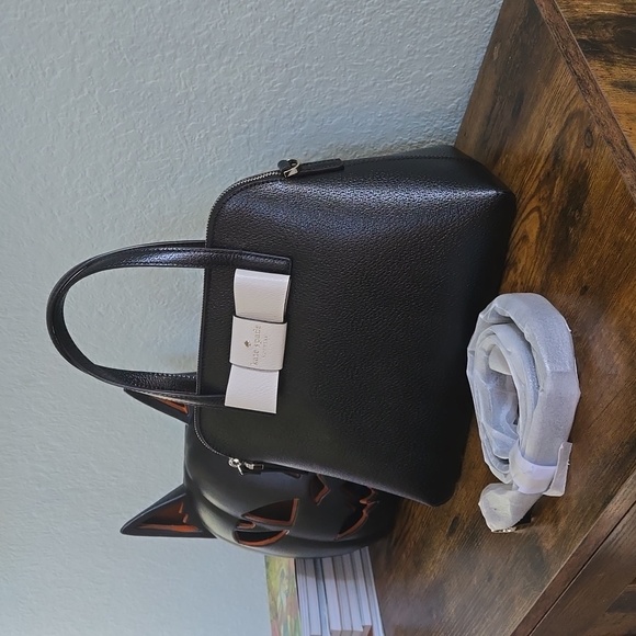 Kate Spade Classic Art Deco Inspired Black Satchel With Bow, NWOT - Picture 9 of 9